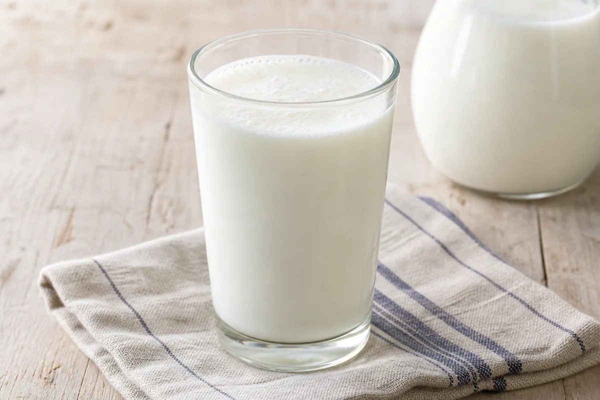 maślanka naturalna — przykładowy wygląd produktu